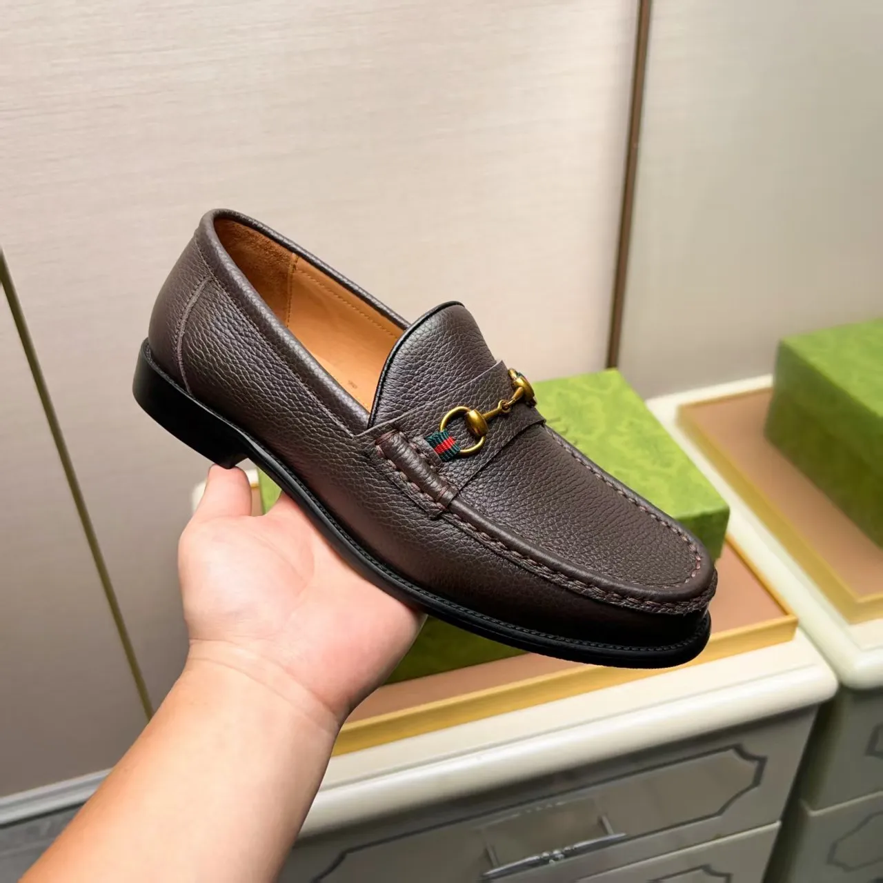 Men's men's shoes 💰460 🆘【GUCCI】Gucci ·🐂里· Hot-selling pea shoes top brand luxury, top quality, the latest fashion pea shoes.. The upper is made of original first-layer cowhide. (Full first-layer water-dyed 🐂 leather·inner). The original stylish and stylish soft rubber wear-resistant and non-slip outsole is light and comfortable on the foot, available in 2 colors! Matching code: 38-44 (customized at 45.46.47)